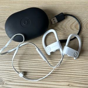 Beats by Dre Beats Powerbeats3 Wireless Earbuds - white